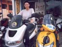 049 Cica na motorke